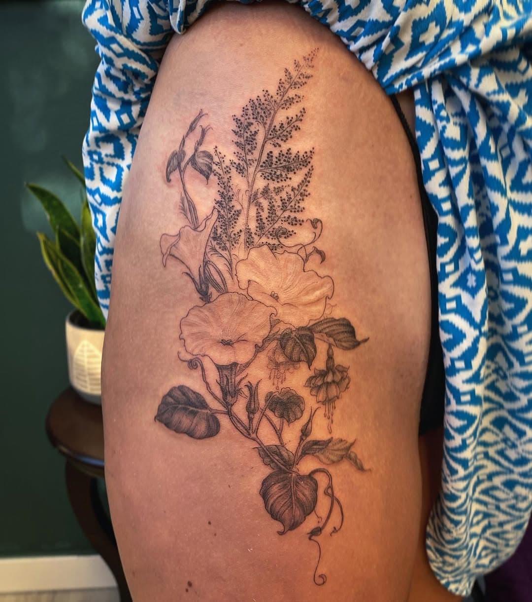 Morning Glory,  Fuchsia and some filler wild foliage. Bell shaped and Trumpet flowers are my absolute favorite. 💖

#thightattoo #morningglory #morningglorytattoo #floridatattooartist #sarasota #lunacrafttattoos #femaletattooartist #botanicaltattoo #floraltattoo #girlswithtattoos #floraandfaunasarasota