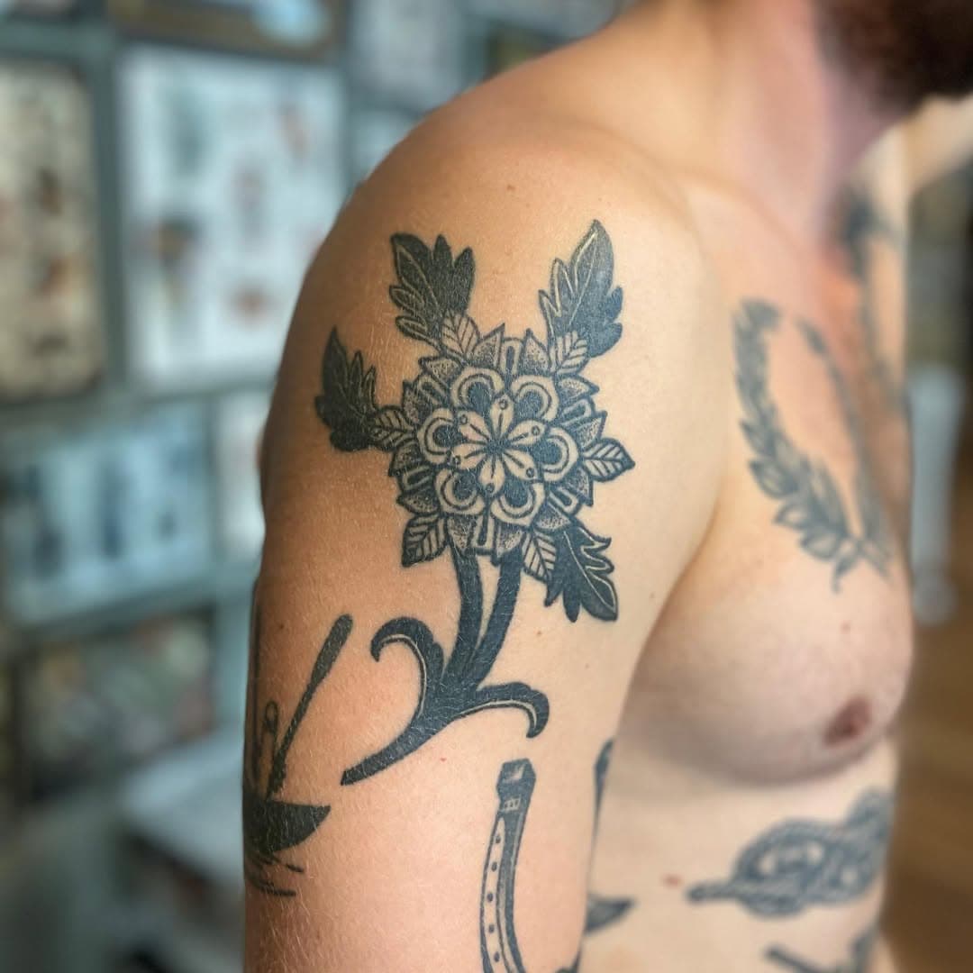 No filter, six months healed.
Thank you @cher_cousin, great to see you again @tatuata!

Please send me a DM for enquiries.

#mandalatattoo #flowertattoo #helsinkitattoo #gironatattoo #dotworkers #dotworktattoo #blackwork #blackworktattoo #traditionaltattoo #pladelestany #banyoles #bodyart #nofilter #healedtattoo #decorativetattoo #ornamentaltattoo