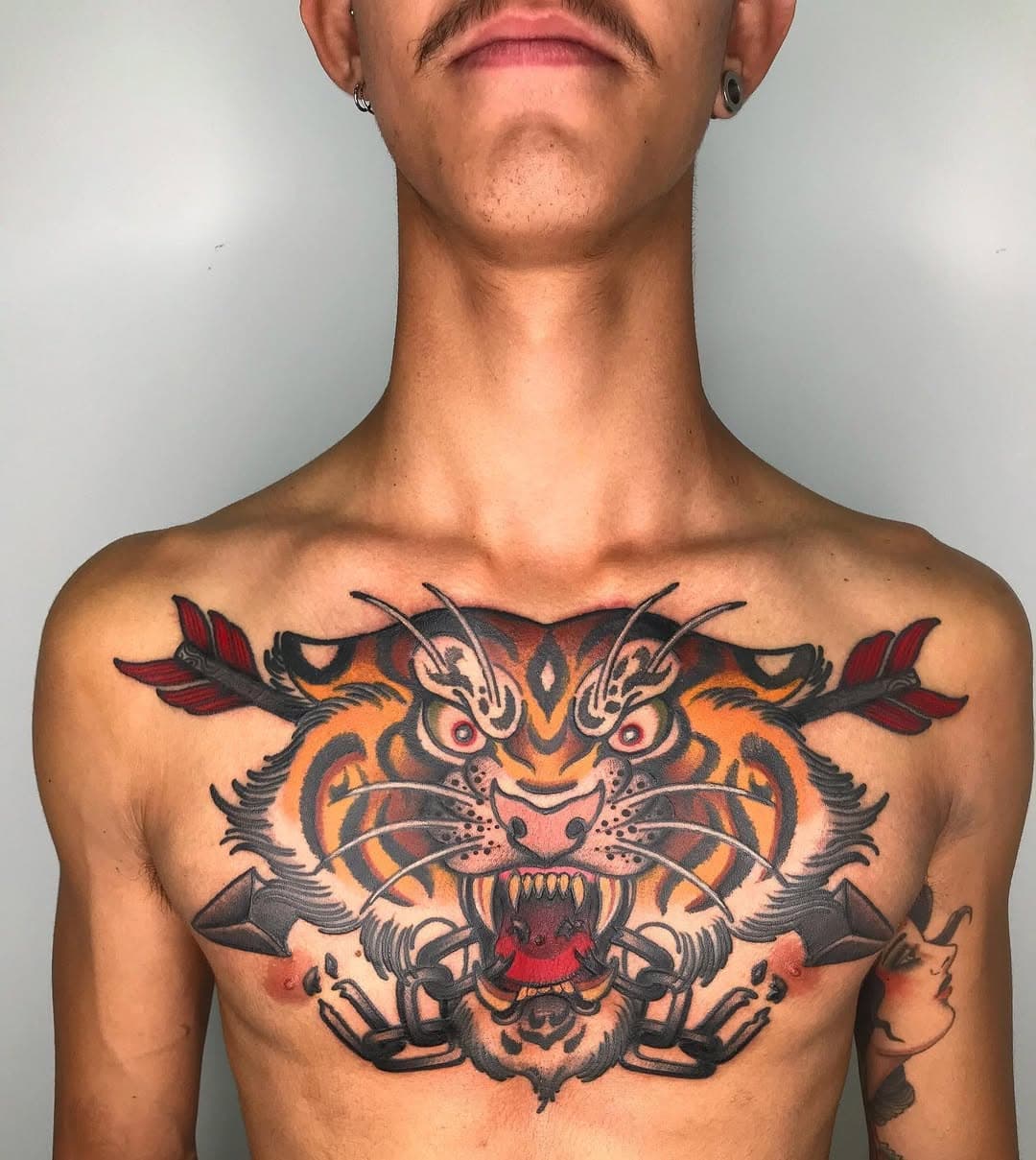 Tigre Selvagem pro @murieltattoo muito obrigado por voltar querido! 👌🖤
•
Tem vontade de ter um projeto grande como esse e não sabe como começar? Me manda uma DM! 💌
#HiddenSunsetTattoo #TraditionalTattoo #Tradition #TradWorkers #Classic #Tattoo #TattooLife #Tiger #Unchained #unbreakable #TopClassTattooing #OldLines #BoldTattoos #danxsantos