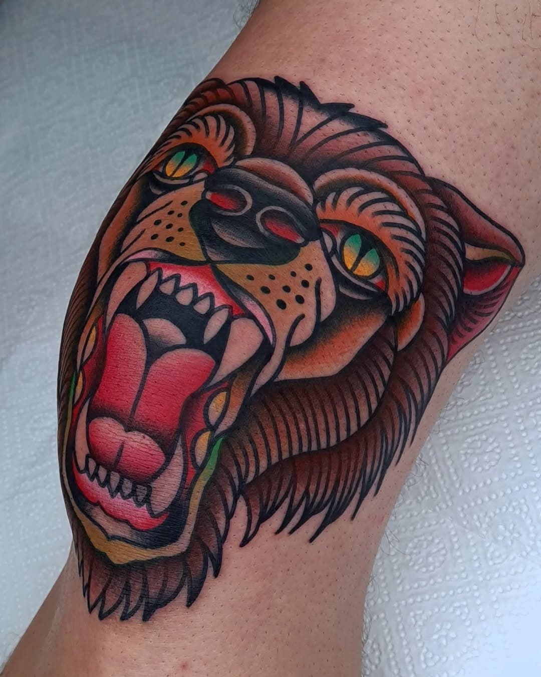 Bear knee
Thx @fat_crow_lifestyle 👌
_______________________

#tattoo #tatuaż #kneetattoo #beartattoo #ink #traditionaltattoo #classictattoo #bear #niedźwiedź #kwidzyn #grudziądz #toruń #gdańsk #grubykruk @neba.pl @skinart_traditional 
@oldschooltattz @oldlines