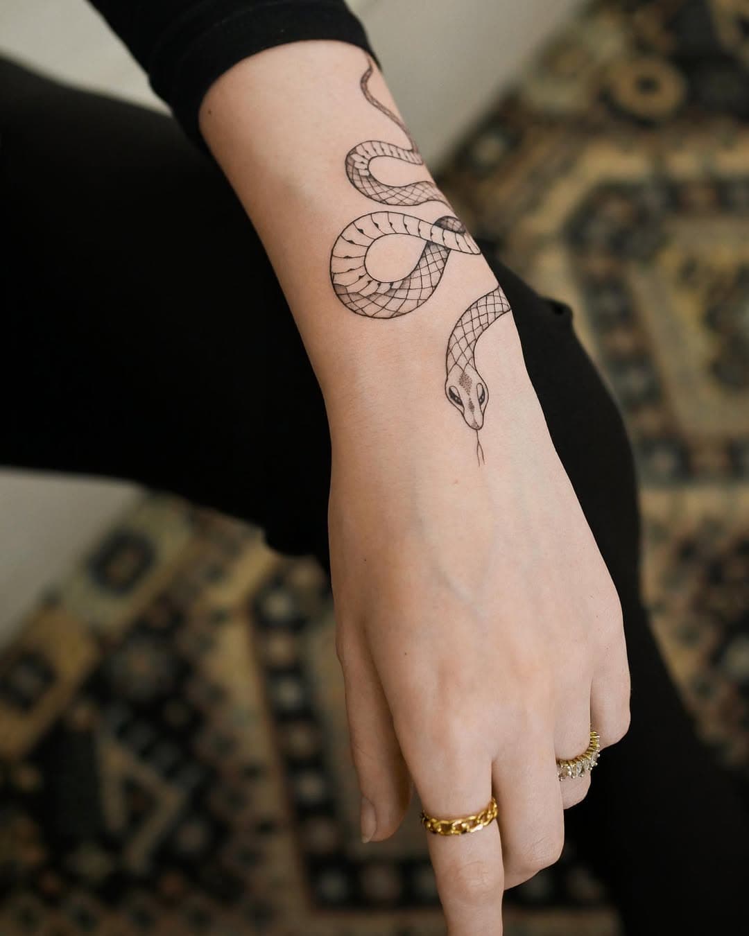 another s n a k e 🐍🤍

#snaketattoo #snaketattoos #snaketattoodesign #tattoo #tattooideas #tattooinspiration #tattoogirl #tattoo2me #tattooart #tattooist #tattooed #finelinetattoo #finelinesnake #thintattoo #snakesofinstagram #tattoosofinstagram #tattooartist #tattoobayreuth #tattoobayern #tattoonürnberg #tattooweiden #tattoobamberg #blackwork #traditional #tattooatelier #artist #contemporarytattooing #contemporarytattoo