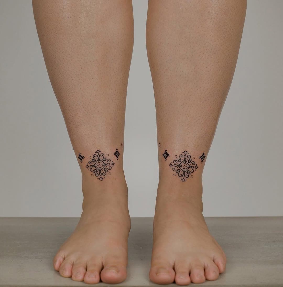 Love tattooing #symmetricalornaments 🤍 Thanks for choosing this wannado🤗

#ornamental #ornamentaltattoo #ornamenttattoo #ornamentaltattoos #symmetricaltattoo #symmetricaltattoos #ankletattoo #ankletattoos #symmetricalankletats #contemporarytattoo #contemporarytattooing #tttism #tattoobayern #tattooartist #tattoobayern #blackwork #traditionaltattoo #tattooinspiration #tattooinspo #tattooideas #tattooflash #wannadotattoo