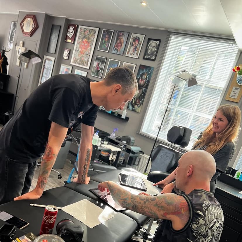 The artists have been working away to finish up the designs for the week ahead today in the @adpancho_tattoostudio in Utrecht, Holland on this edition of @thekaostheoryproject 

Here is @ad_pancho @ryansmithtattooist & @sandradaukshtatattoo having fun discussing composition,structure & form! 

- - - - - - - - - - - - - - - - - -
#KaosTheoryProject #TKTP #thekaostheoryproject #collaboration #TattooCollab #TattooCollaboration
#TheKaosTheoryProject 
#premiercollaborationsession
