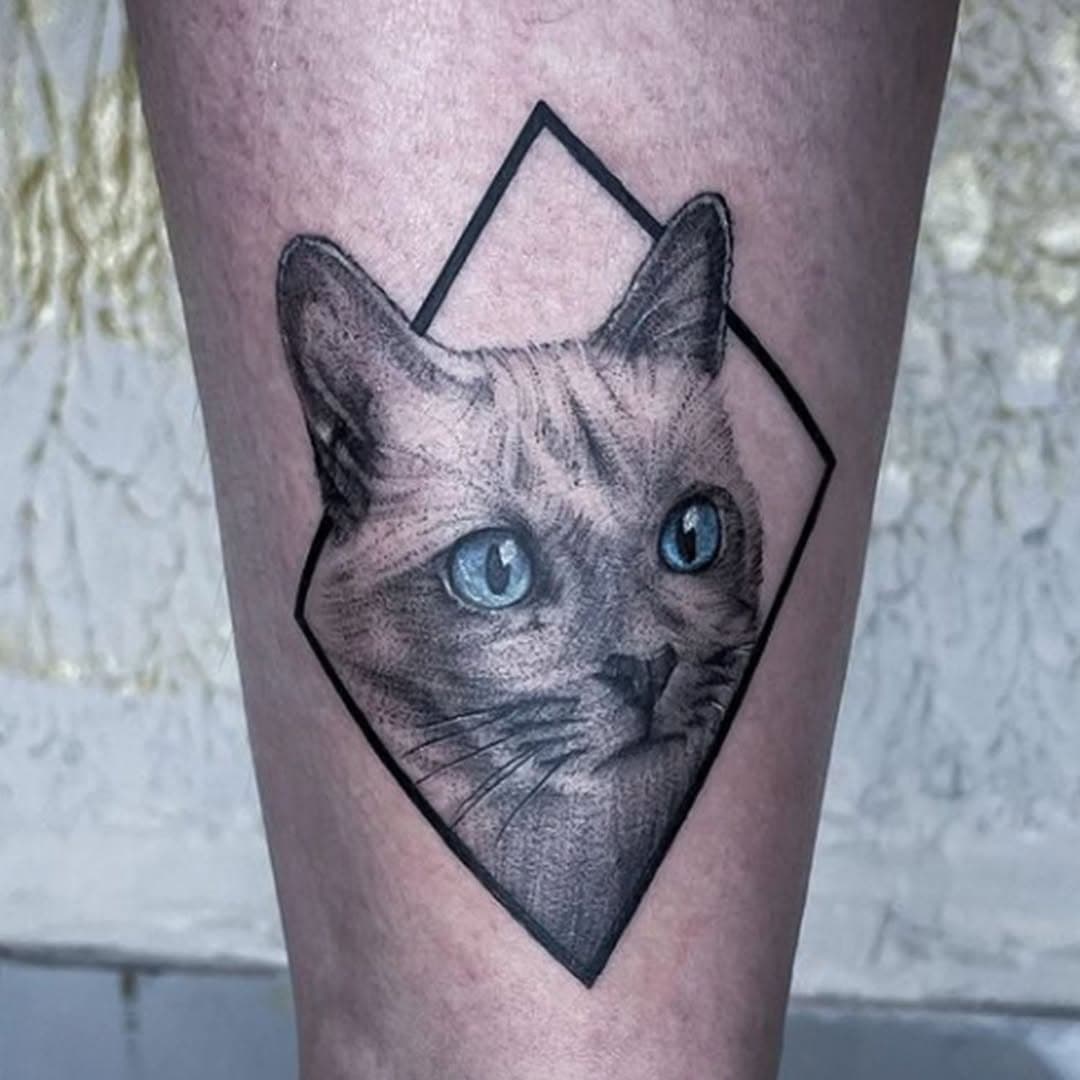 Adorable cat tattoo by @denistatts
#rts #republictattoosupply #texastattoo #cattattoo