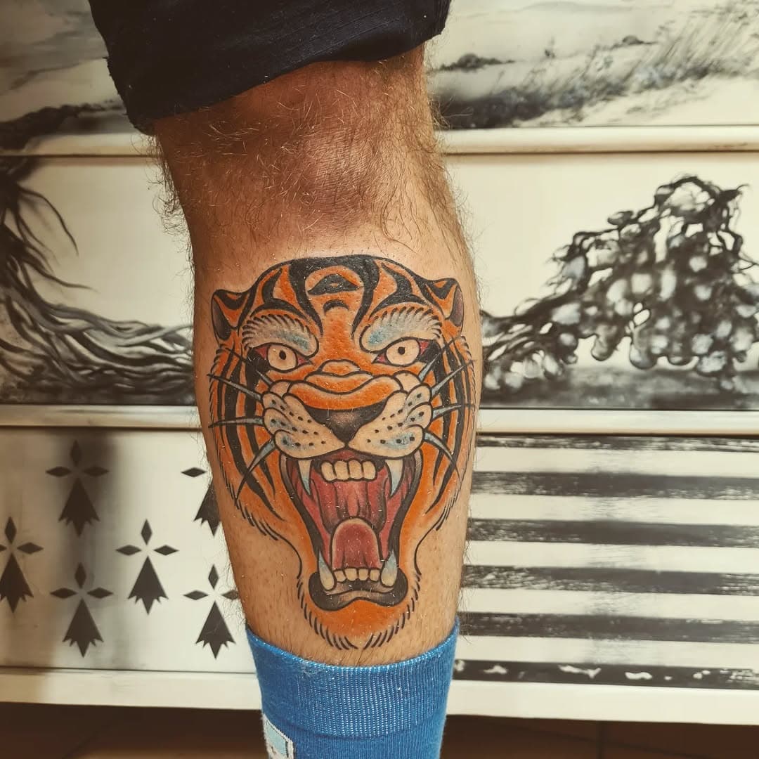 #tattoostudiosiwak #siwak #tattoomagdeburg #magdeburg #traditionaltattoo #tiger #tigertattoo #eyeofthetiger #oldschool #breizh #picoftheday #tattooedmen #tattoooftheday #tattoolife #magicmoontattooneedles #ink #inkedbabes #inktober #tatts #tattooed