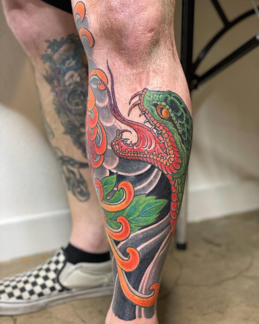 Beautiful start to a leg sleeve of a snake/tiger with flowers.  All free handed (drawn on/no stencil.  Be sure to swipe to see a full video of the completed tattoo and drawing by @markvannesstattoo 

If interested in his work give him a follow and contact him directly through his dm. 

#atx #atxtattoo #austintattooartist #snaketattoo #snake #chrysanthemums #japanesetattoo #freehandtattoo
