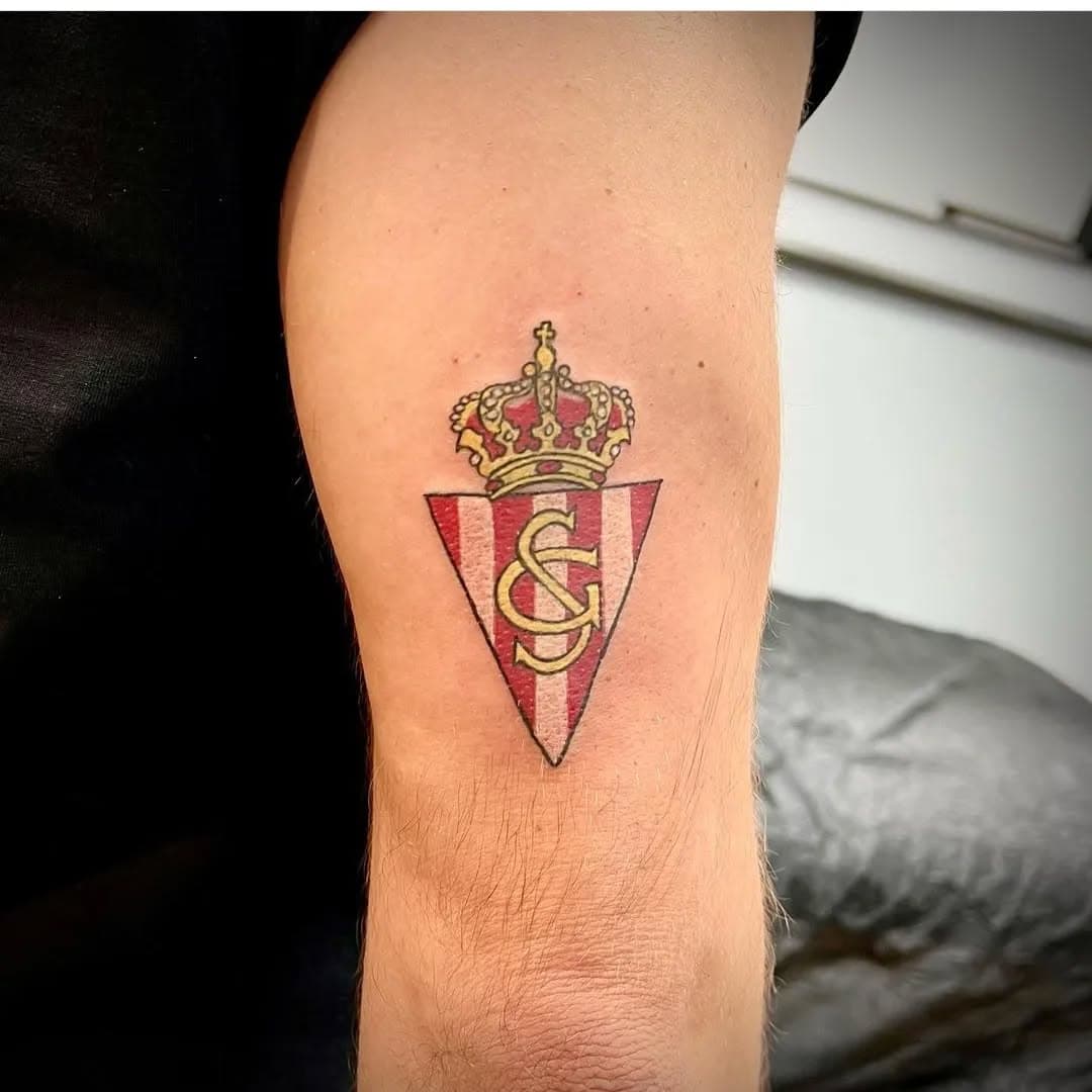 Algo muy importante en nuestra ciudad, el @realsporting
.
Realizado por @diegorodriguez.tattoo en @adictos_a_los_tatuajes
.
Estamos en la Calle Casimiro Velasco 25 de Gijón-Asturias Tlf 984393093 6
.
#gijon #asturias #gijontattoo #asturiastattoo #tattoo #tatuajes #adictosalostatuajes #realsportingdegijon