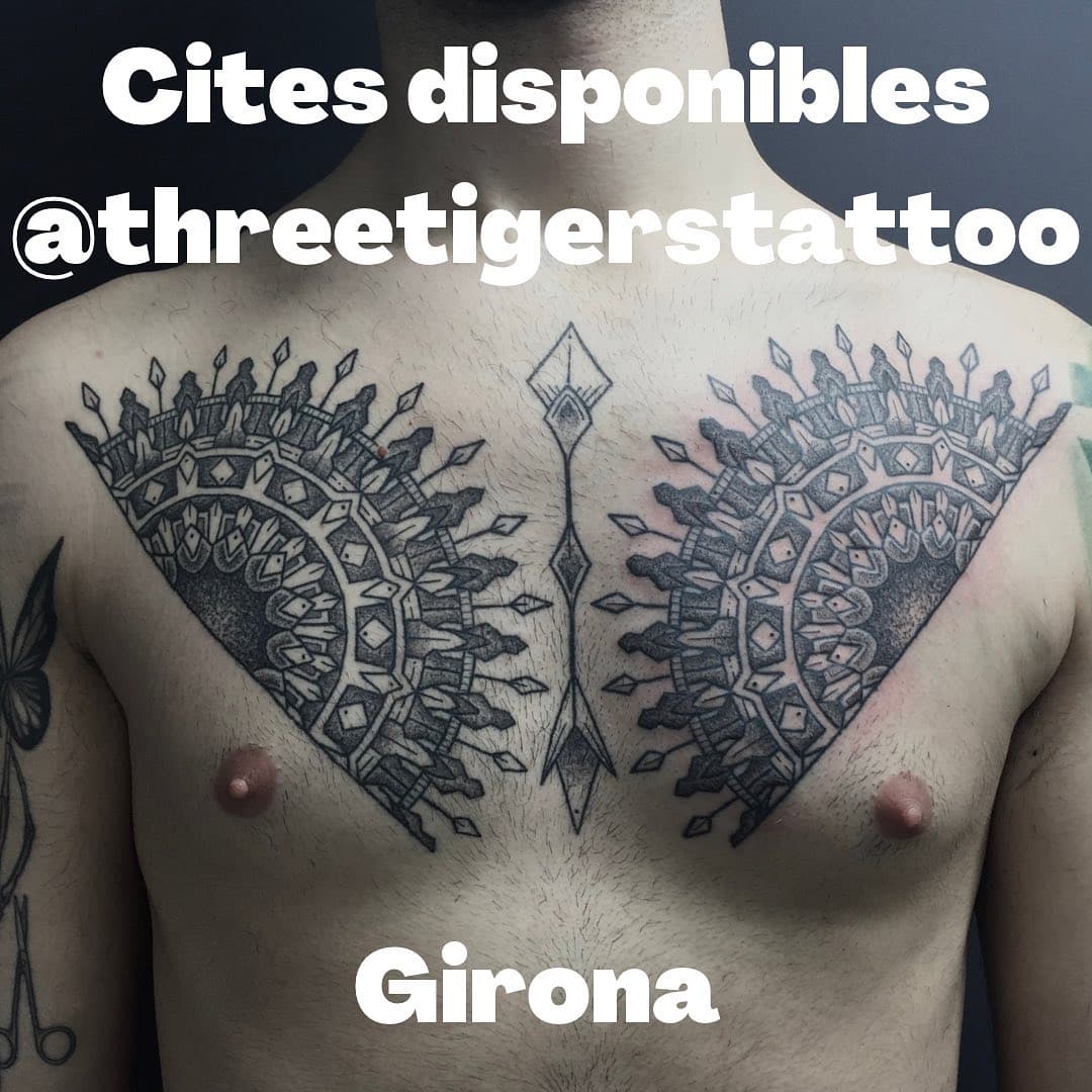 Tinc cites disponibles @threetigerstattoo a Girona.
.
Pots triar d’entre els dissenys disponibles o fer una peça custom. 
.
Posa’t en contacte per directe o a @threetigerstattoo

#threetigerstattoo #tattoogirona #girona #gironatattoo #dotworkers #customtattoo #spaintattoo #dotworktattoo #blackworktattoo #banyoles #gironestattoo #ornamentaltattoo #geometrictattoo #timetotattoo