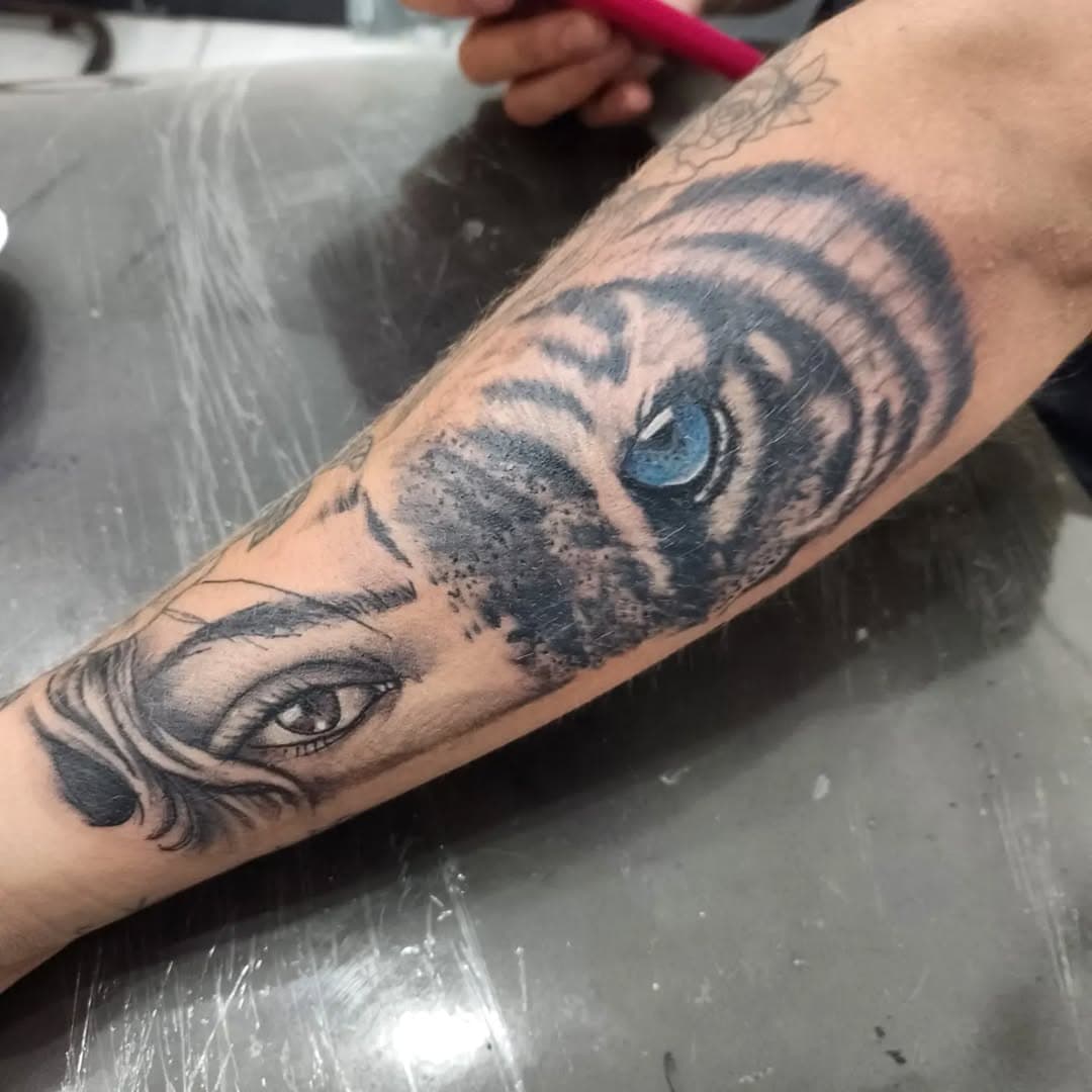 Tattoo feita pelo nosso tatuador 
@joelson_tattoo 

Body Art Studio
Rua Rui Barbosa 104 centro, Campina Grande-PB. por trás do colégio das Damas

Agendamentos via direct ou direto com nossos tatuadores

(83) 998037659
@diegoxicopreto 

(83) 988527876
@joelson_tattoo