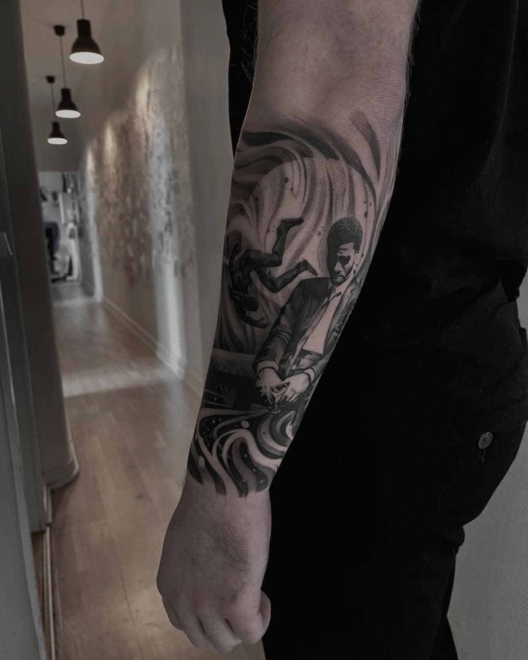 @kidcudi @venlig_hilsen #kidcudi #kidcuditattoo #venlighilsen #venlighilsendintatovør #tattoo #blackandgrey #bngtattoos #aarhus #blackandgreytattoos