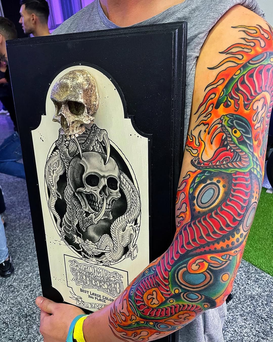 ❤️Super contento per questa bellissima esperienza all’ @internationaltattooexporoma 
.
Orgoglioso di aver finito questo progetto sotto la giuria di riferimenti per me fondamentali in questo mondo, come @nellorossini @valeriosst @lucamamone
.
E Grazie a chi c’e stato anche solo per un saluto e a chi invece c’e sempre stato! È stato un onore e un piacere aver condiviso e  conosciuto nuovi colleghi, super disponibili e di grande aiuto.
Grazie a @marco_rino per questa per questa bellissima esperienza passata insieme!
#internationaltattooexporoma 
@nico_ssts @tommy_skull_s @erpenombratattoo @lucylucyfer @stefano.c.fst @fedemontebrown @antoniopetronetattoos @alextrufant