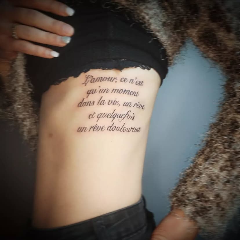 Petite citation pour @Elodie Yilmaz.

#tattoo #tatouagecitation #tatouagetexte #tatouahefemme #tatouagefeminin #tatouagefemme #tatoueuralsace #tatoueurhautrhin #tatoueurcolmar