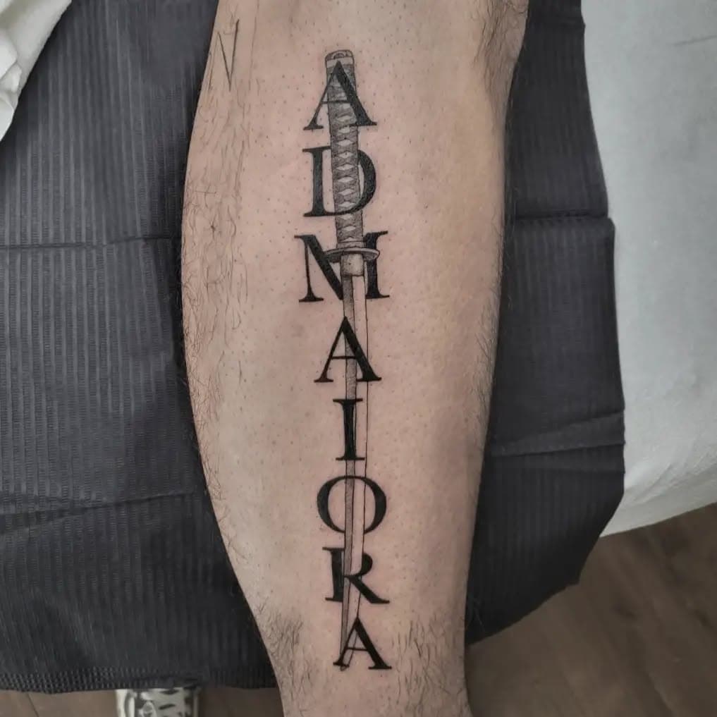 AD MAIORA 🗡️
.
.
.
#scripttattoo #tattoolettering #tattoofineline #tattooart #tatuaggio #tattooitalia #inked