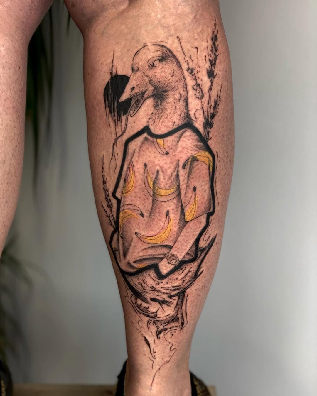 Pan Gąsior w koszulce w banany dla @troche_wiecej ! Czekam na kolejne surrealistyczne kompozycje <3! #goose #banana #bananatattoo #onlyblackart #blackworkers_tattoo #blxckink #theartoftattoos  #dotwork #tattoo #polandtattoos #verify #enjoyink #blackink #blackwork #blacktattoo #blackworkers #tattooart #tattoodo #blacktattoomag #ttmmt #blackworkershero #abstract #abstracttattoo #abstractart #surrealart #surrealism #surreal #surrealistic #surrealismtattoo #surrealistictattoo