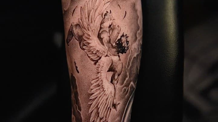 - Icarus flew too close to the sun, but at least he flew 👐
.
.
@anbu.ink 
*powered by
@fytsupplies
@mithramfg 
.
.
#icarus #sun #mythology