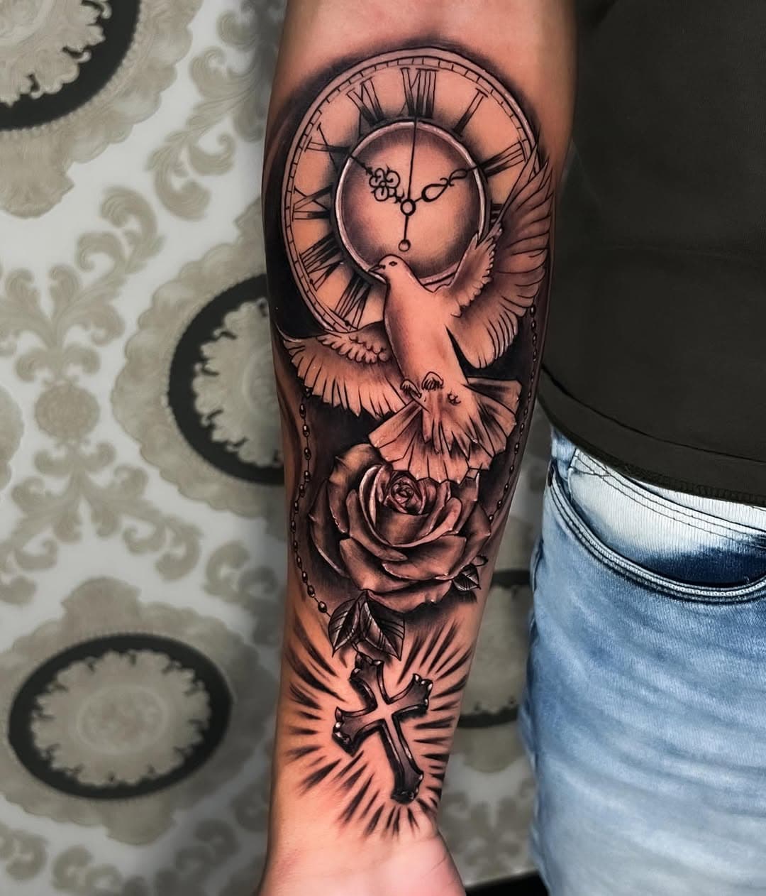 Salve família , bora lá dar aquela CURTIDA nessa linda arte que rolou aqui no estúdio.
Obrigado a todos que acreditam no meu trabalho,
Que Deus abençoe vocês.

#tattooblackandgrey #tattoopretoecinza #tatuagemmasculina #tatuagembraço #ink #thebesttattooartists #follow #brazil #tattoobrazil #tattoomagazine #cirurgicacarneiro #dynamic #fkirons