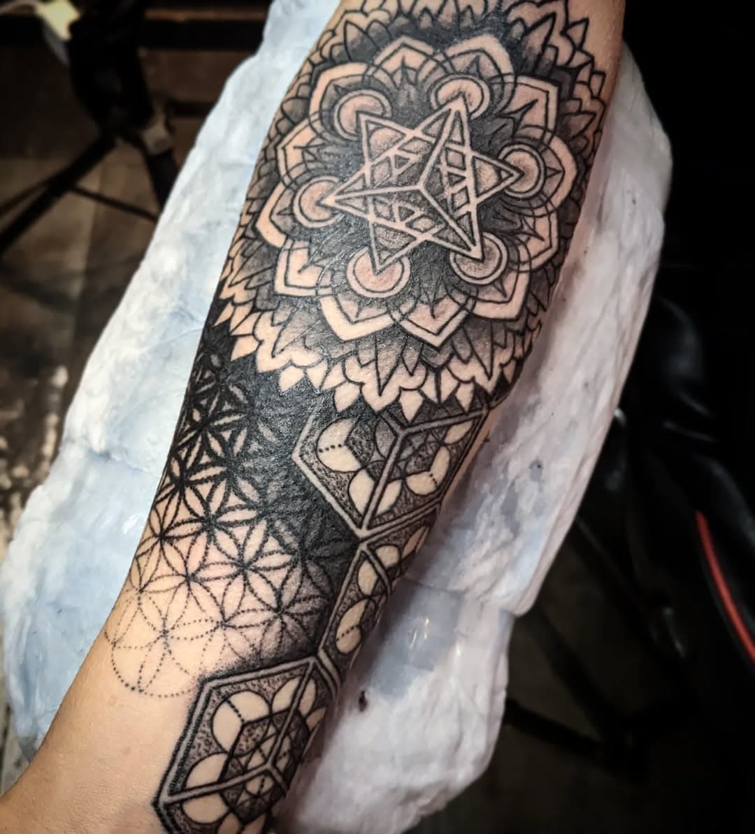 Thanks Emily! #tattoo #tattooart #blackworktattoo #sacredgeometry #sacredgeometrytattoo #blackandgreytattoo #skinart #tattooartist #mandala #metatronscube #coloradotattooartist #coloradospringstattooshop #coloradosprings #bestoftheday #coloradotattooartist