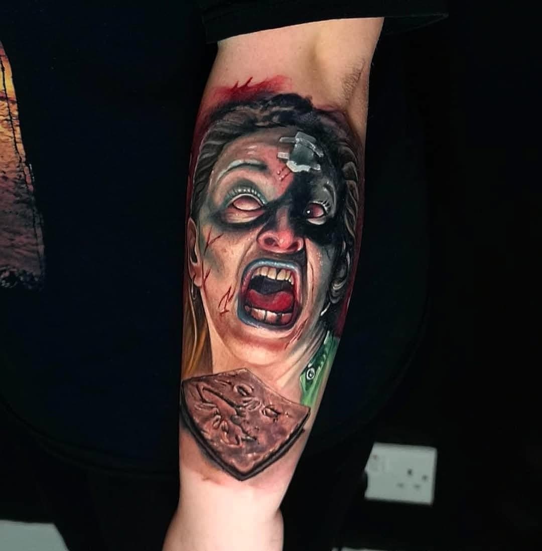 ‘Why have you disturbed our sleep; awakened us from our ancient slumber?’ 
❤️ The Evil Dead! 

#evildeadtattoo #evildead #evildead2 #deadbydawn #deaditeash #possessed #possessedcheryl #cherylwilliams #deadites  #movietattoo #horrormovie #horrortattoo #horrortattoos #horrorartist #evildeadart #fusionink #fkirons #brucecampbell