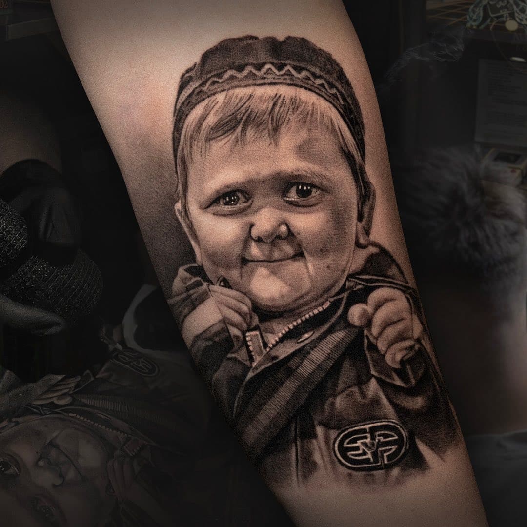 👦🏼 HASBULLA MAGOMEDOV 👦🏼

👉🏼 Desliza para ver el vídeo!

🙏🏻 Muchas gracias a mi cliente Ricardo, por dejarme plasmar este Retrato de Hasbullah!

•Hecho en: 📍@Hall_of_ink_📍

•Productos:

➡️ @aloetattoo 🍃
➡️ @versuscartridge 💉
➡️ @balm_tattoo ⚗
➡️ @hornetarttattoosupply 🍯
➡️ @radiantcolorsink 🌅

#hasbulla #hasbullah #hasbullamagomedov #RealismTattoo #Realism #Photography #Tattoo #GranadaTattoo #RadiantColorsInk #RadiantColorsCrew #RadiantColorsEurope