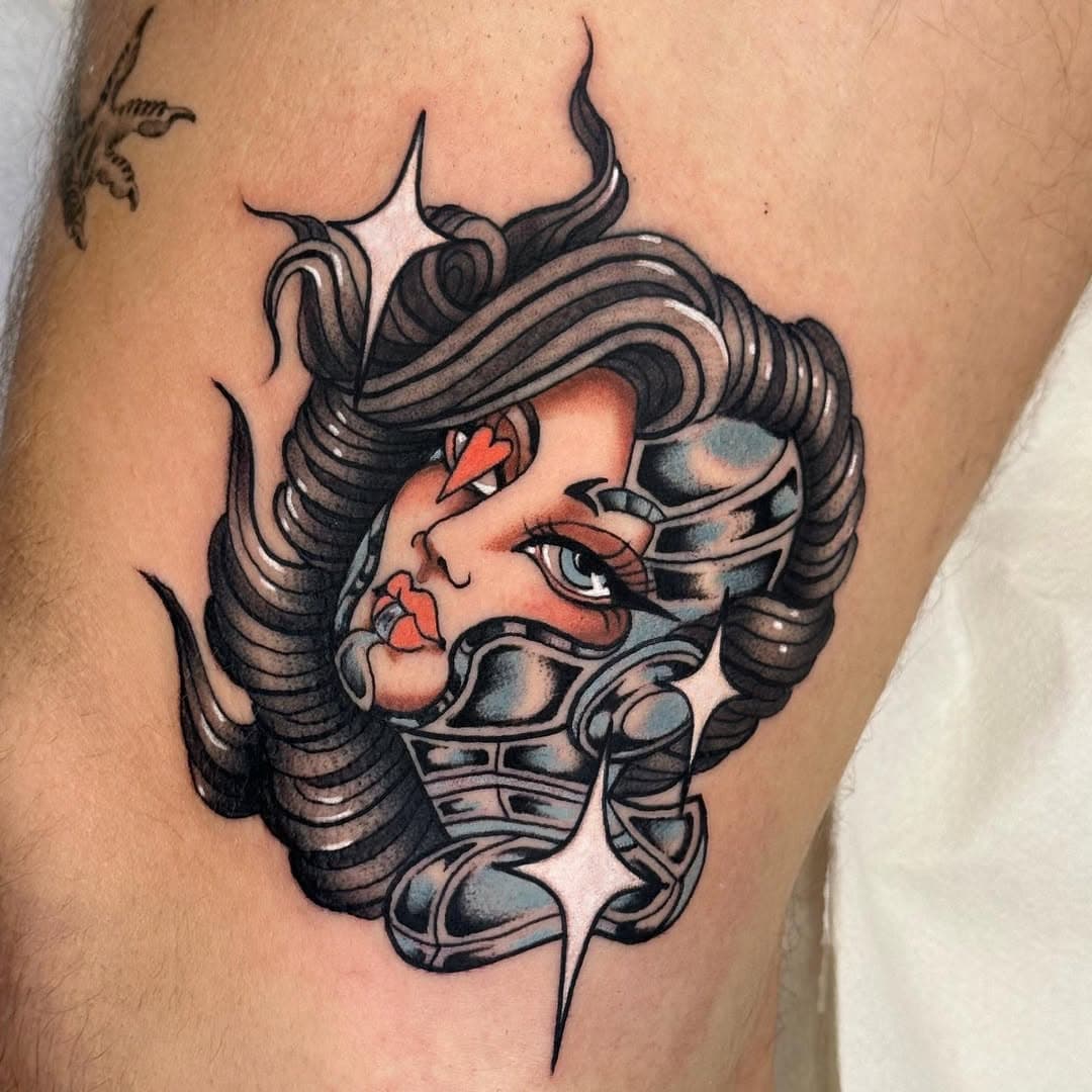 Walkins welcome🖤 Cybergirl for @_mykeysss !! Thank you so much!! I love it✨💗 Done at @blackship.bcn * Info Dm*
•
•
•
•
#skinart_traditional #americanatattoos #besttradtattoos #traditionaltattoo #traditionalarrist #traditionalapparel_co #barcelonatattoo  #radtattoos #tattoo #skinartmag #traditionaltattoospain #blackshipbcn #aalmagro