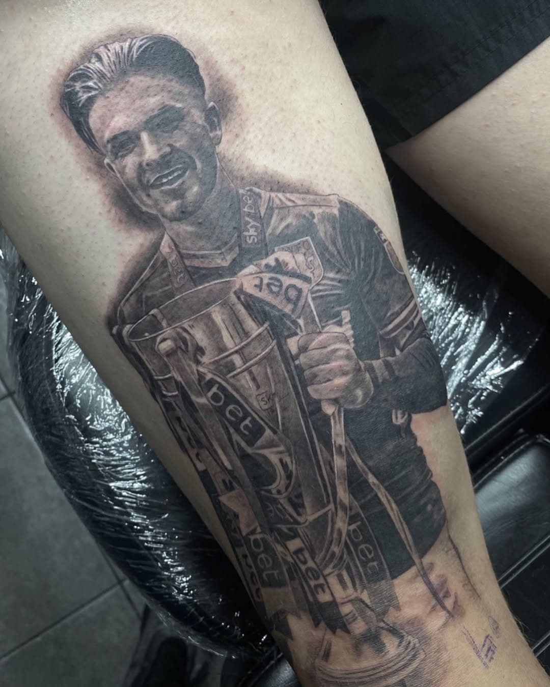 Repost of this @jackgrealish  portrait i did for @price_21_ 🙏
#football #worldcup #england #portraittattoo #jackgrealish