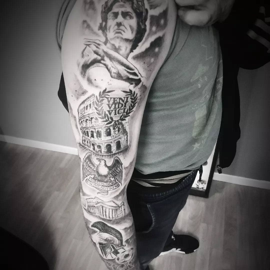 Le projet de David, son histoire, ses origines, ses passions....

#tattoo #italiantattoo #tattooitalie #romantattoo #tatouageromain #gladiatortattoo #tatouagegladiateur #mashuptattoo #tatouagemashup #tattoocolmar #tattooalsace #tattouagealsace #tatoueurcolmar #tatouagecolmar