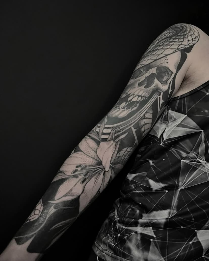 Sleeve all finished on Keir 
This was Keir first tattoo so I appreciate the trust and commitment he had in the process.
To make a booking email me on 
Georgemarsden1@hotmail.co.uk 
⚫️
#tattoo #blackworktattoo #blacktattoo #black #blackworkers #blackwork #dotwork #dotworktattoo #stipling #stiplingtattoo #skulltattoo #lillytattoo #cardifftattoo #strongholdtattoo #georgewmarsden #butterluxe_uk