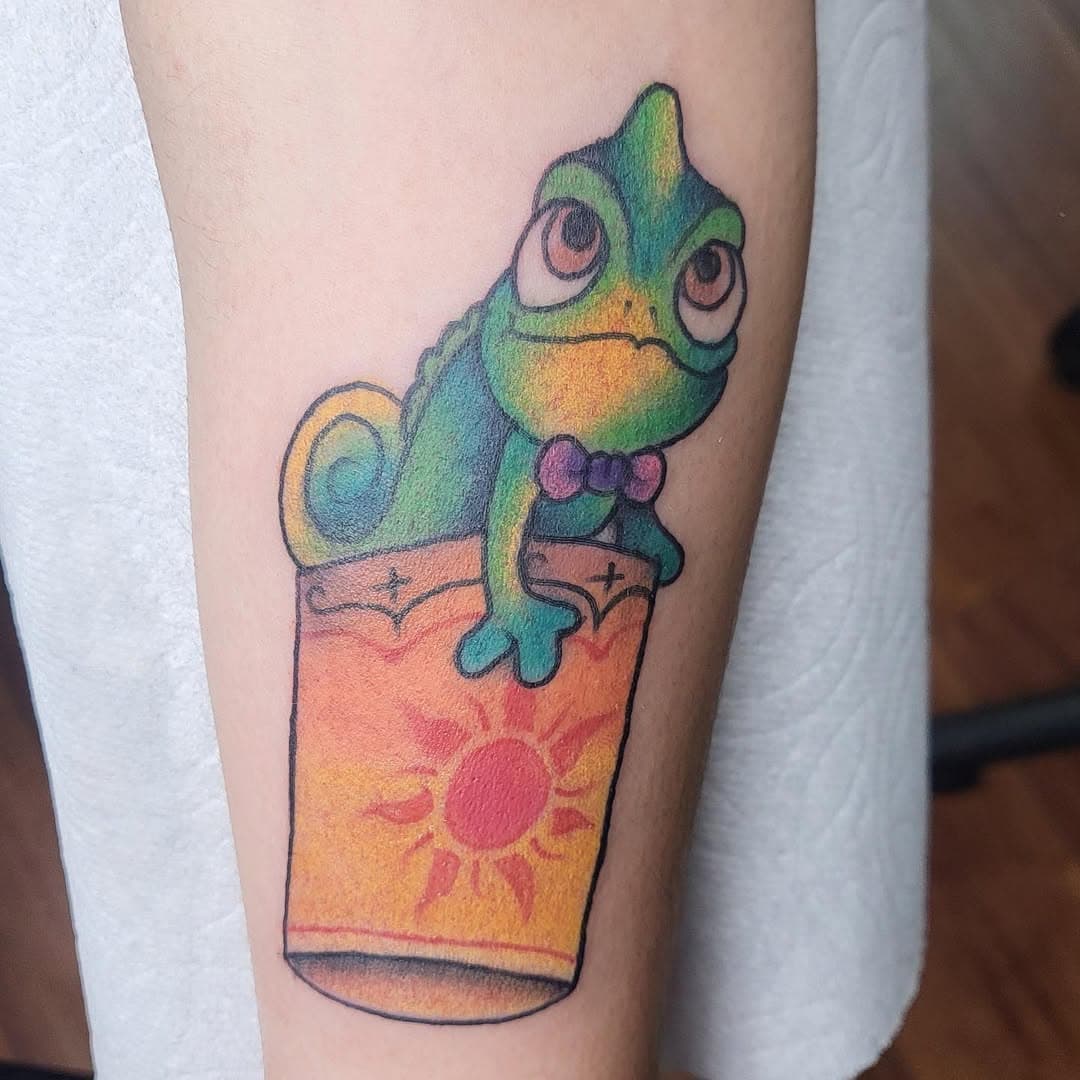 Pascal by @nifty_meg 💚 
•If you want to book with aubre Dm us! 
•
•
#superioraz #riveroflighttattoo #localbusiness #localartist #pascaltattoo