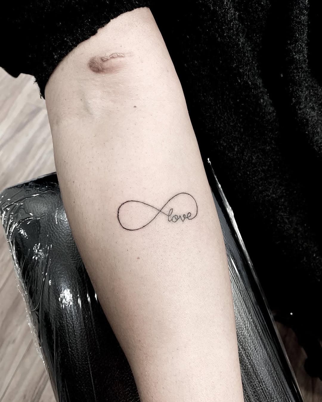 Infinity love ♥️♾

@brunotownse 
Email 📨 tattoo@hermosaink.com 
Text 📱 (310)324-6464 

#infinty #love #lovetattoo #infintytattoo 

#tattoodesign #tattooist #tattooedguys #tattoosp #tattoomachine #tattooaquarela #tattoomedellin #tattoobali #tattoobraço #tattooedgirlsofinstagram #tattoofloripa #tattoosketches #tattoojakarta #tattoodrawings #tattoos #tattoomag #tattoos_of_instagram #inkspiration #tattoer #sullen #inklovers #inkjecta #tattoo_artwork #inkmagazine #tattooedmodel