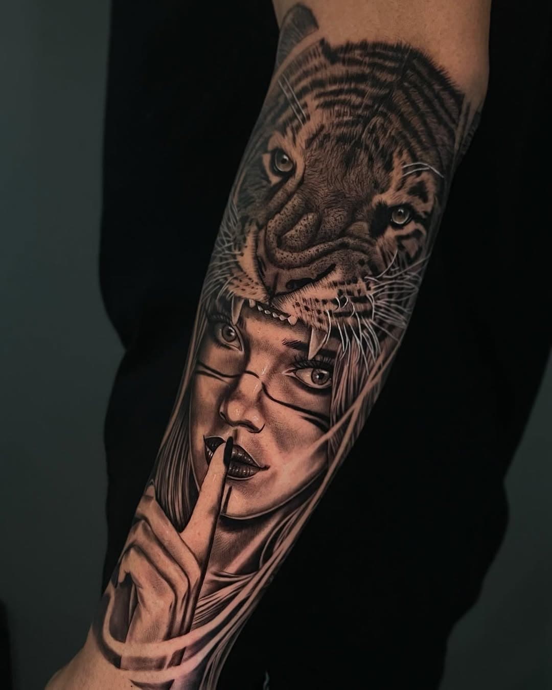 ⚜️ Índia com tigre ⚜️
.
Trabalho construído em cerca de 6 hrs de tattoo!
.
#tattoo #tattooed #tattoosleeve #tattooworld #tattooart #tattooartist #artwork #realism #realismtattoo #rafalimatattoo