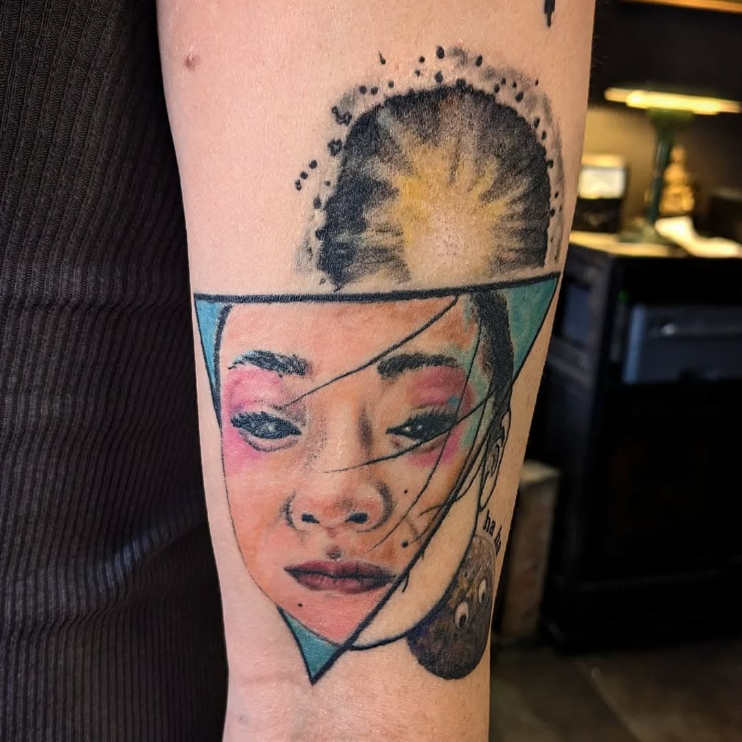 Thanks Kirk! Healed. #tattoo #colortattoo #portraittattoo #realistictattoo #healedtattoo #everythingeverywhereallatonce @stephaniehsuofficial #coloradotattooartist #coloradosprings #coloradospringstattooshop #coloradospringstattooartist