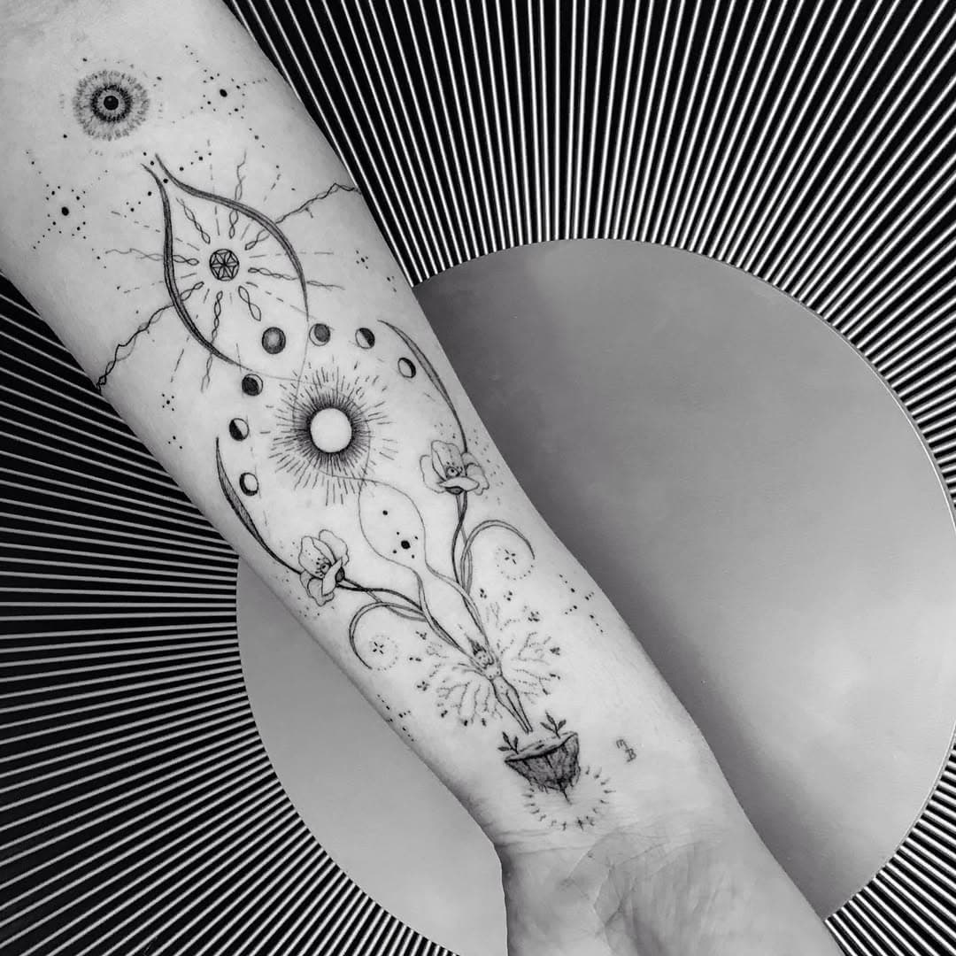 ‚A glimpse of everything’ from my perspective. Engraved on the skin of one of the most precious beings on this planet ✨ Thank you so much for your existence and trust (and for urging me to sign it!) 

#loveistheanswer #everythingisconnected #natureart #finelinetattoo #fineline #singleneedletattoo #singleneedle #spirituality #mothernature #tattooart #thinkbeforeuink #tttism #ttblackink #art #arte #arts #skinart #dowhatyoulove #femaletattooartist #dotwork #flowertattoo #delicatetattoo #inkspiration #inkspiringtattoos #germantattooers #nrw #münster #münsterliebe #ms4l #ms4life