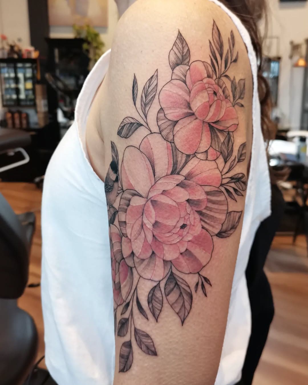 Thanks Tara :)
Peonies with a tint of pink and a little tit.
#oaklandtattoo #tattoooakland #peonytattoo #tittattoo #floraltattoo #bayareatattoo #tattoobayarea #tattoo #tatouage #sftattoo #tattoosf #botanicaltattoo