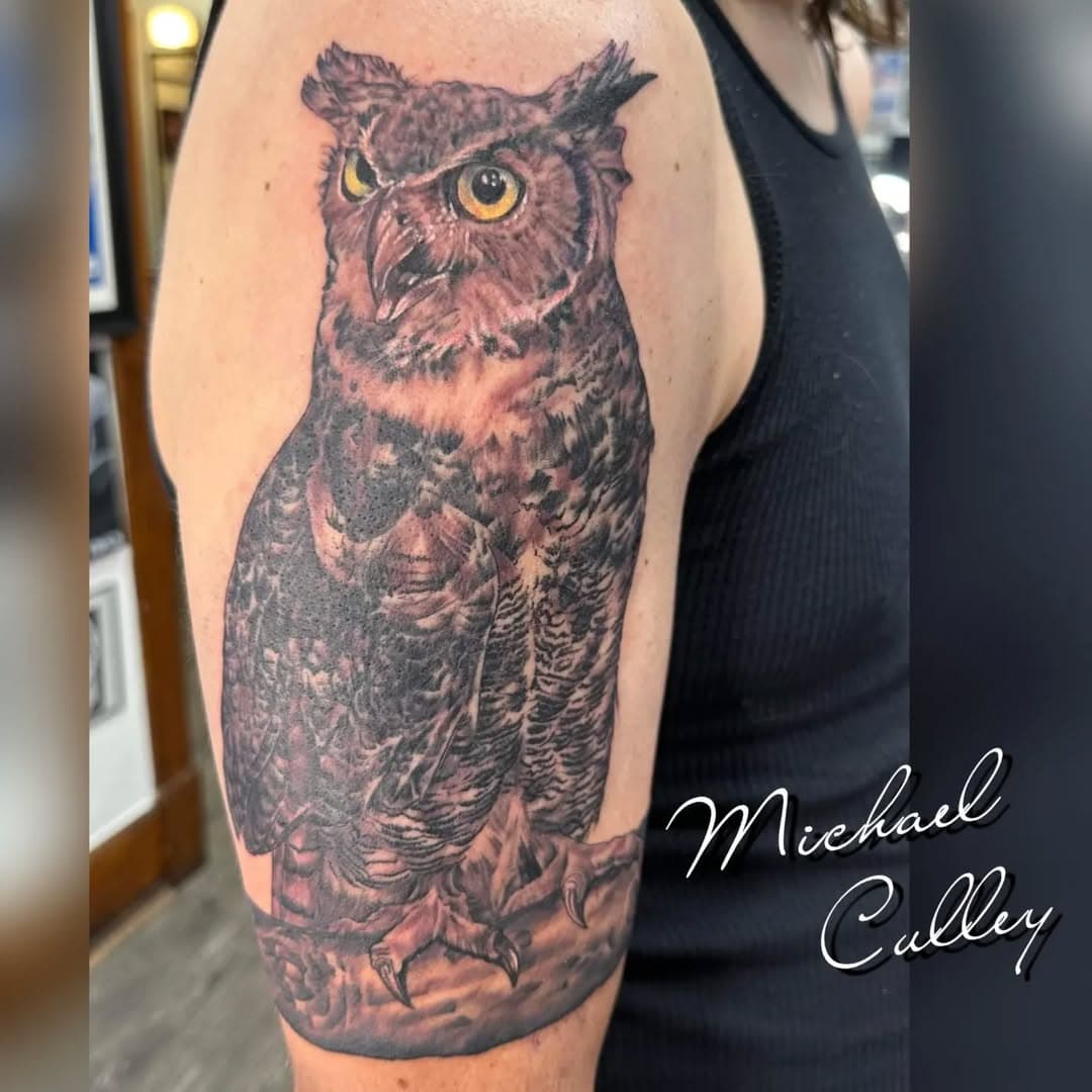 Black and gray owl. Just a little color in the eyes to get your attention. 
Come downtown to Cheyenne Mountain Tattoo Company today to book your appointment. DEPOSIT IS REQUIRED TO SCHEDULE AN APPOINTMENT. 
313 N. Tejon St. Upstairs, suite 1. Call (719)493-8198 Email: tattoomike76@hotmail.com or cheyennemountaintattoo@gmail.com
Tuesday through Saturday, 12 to 7pm.

#mikeatcheyennemountaintattoo #cheyennemountaintattoocompany #cheyennemountaintattoo #tattoo #tattoos #719tattoo #719tattoos #coloradospringstattoo #coloradospringstattoos #coloradosprings #coloradotattoo #coloradotattoos #blackandgraytattoo #owl #owltattoo