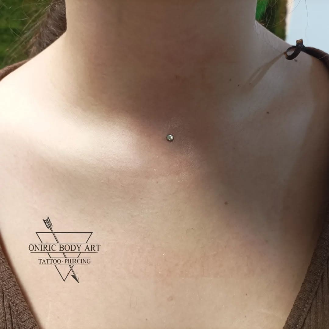 Microdermal de titanio y joyería de 4mm realizado con dermal punch de 1.5 mm  por Juanma Jiménez
#tattoo #tatuaje #ink #inked #tinta #arte #art #artist #piercing #oferta #sevilla #sevillapiercing #sevillatattoo #piercingidea #sevillaink #inktober52 #inktober #blackink #blackwork #dotworktattoo #blacktattoo #seville #oniricbodyart #tattoostudio #letteringtattoo #picoftheday #design #tattoodesign #piercingstudio #original