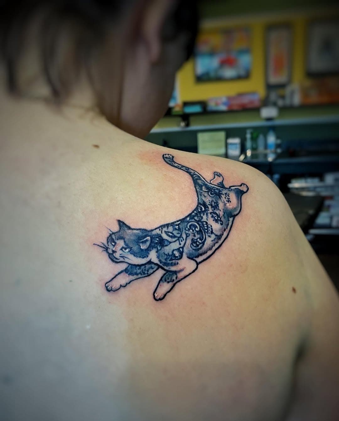 hard to get a good pic of this adorable lil fella. done with blue concentrate and no black. little porcelain style #monmoncat #kelseyfordetattoos #phantomhandtattoo #rhodeislandtattooer #ladytattooer