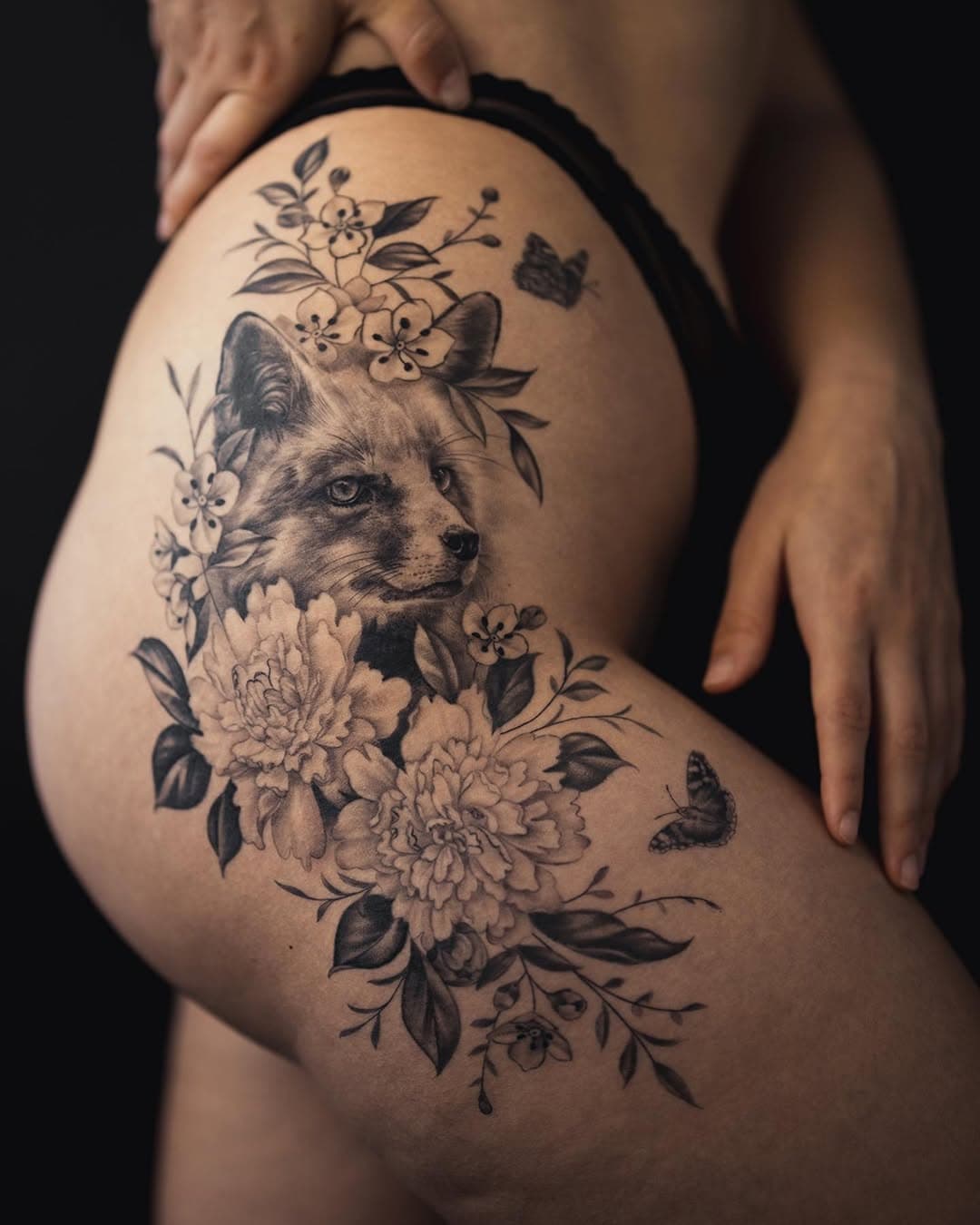 A bittersweet tattoo as a beloved tribute. This fox and floral keeps the memory of your late father alive, building on the art he once wore. I count it an honour to have been apart of both you and your father’s journey. Thank you. 

#newwonder #newzealandtattooartist