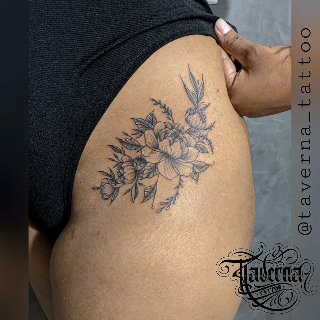 Arranjo de flores para a cobertura de uma cicatriz ✌️😎
Orçamentos: 999936705
Ps: arte feita no meu BB @linna_karolina18k 
.
.
.
#tattoo #tattooink #tattoofemenina #tattoocobertura #tattoodelicada #tattooflores #tattooananindeua #tattoobelem #tavernatattoo