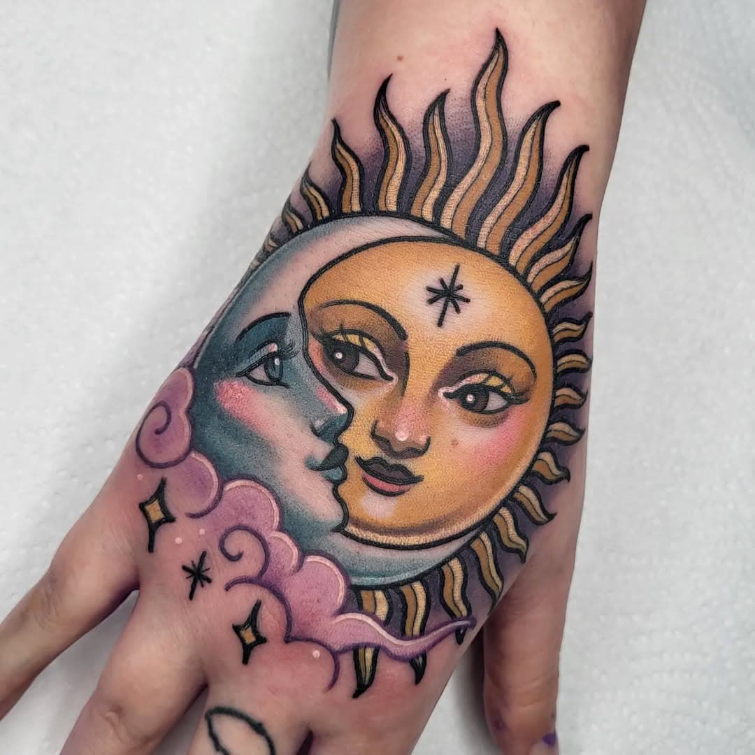 Sun and moon hand for Georgia this afternoon! Thanks so much lovely! 

Done @highwater_gallery 
Spnsd by @butterluxe_uk 
Using #ghostcartridges