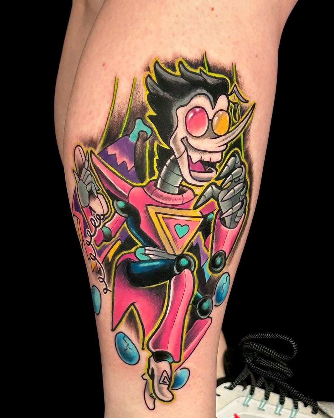 Enjoy this shot of the #deltarune #spamtonneo piece for @karajsnawder #zakdiamond #zakdiamondtattoos #zakdiamondtattoo #florida #orlando #floridatattooartist #orlandotattooartist #melbourne #spacemermaidtattoo #melbournetattooartist #tattoo #tattoos #tattooartist #tattooart #villainarts #starbritecolors #starbriteproteam #tommyssupplies #cannainkd #awardwinning #neotraditionaltattoo #neotraditional #newschool #newschooltattoo #gamer #gaming #gamergirl #girlswithtattoos