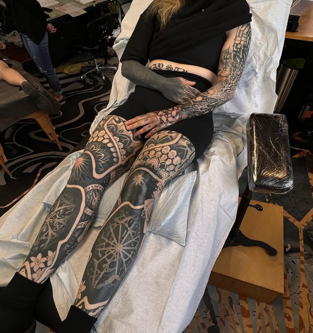 Sunday sessions. Knee and hand fresh. Booking March @whitewillowstudio westgeometrics@gmail.com thanks for looking! #legsleeve #bodysuit #tattooartist #texastattooer #pittsburghtattooer #blackandgreytattoo