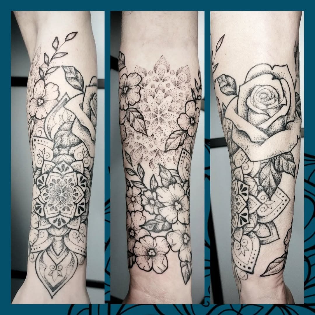 Pretty ornamental/floral forearm sleeve. This is a good example of 2 day sittings. Message if you'd like something of a similar style 💙 
#sleeveforwomen #ladytattooers #ladyswithtattoos #tattooedgirls #tattooedwomen #ladytattoo #ladytattooartist #womennwithtattoos #prettyladytattoo #femaleswithtattoos #internationalwomensday #flowers