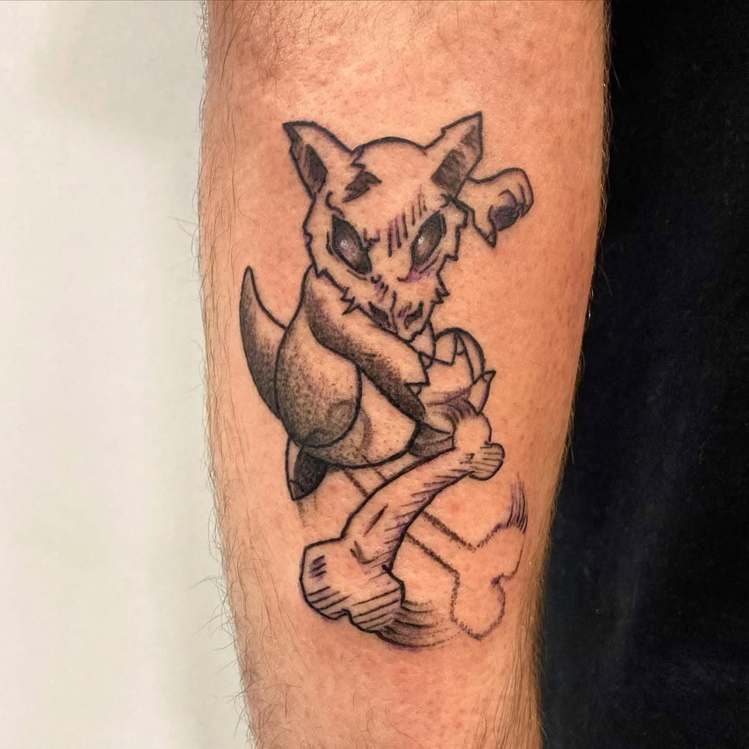 Cubone
Feito no querido @leonardsoncc 
Atendendo no @estudioilumina
Orçamentos via direct
.
.
.
.
.
.
.
.
.
.
.

#tattoo #anime #manga #animetattoo #tattooanime #flashtattoo #flashtattooart #tatoostyle #tattooflash #tattooink #inkdrawing #inkart #tattooideas #tattoowork #tattoofloripa #floripatattoo #floripatattooink #tattooflorianopolis #tattooartist #pokemon #pokemontattoo #tattoopokemon #cubone #cubonetattoo #cubonetwork