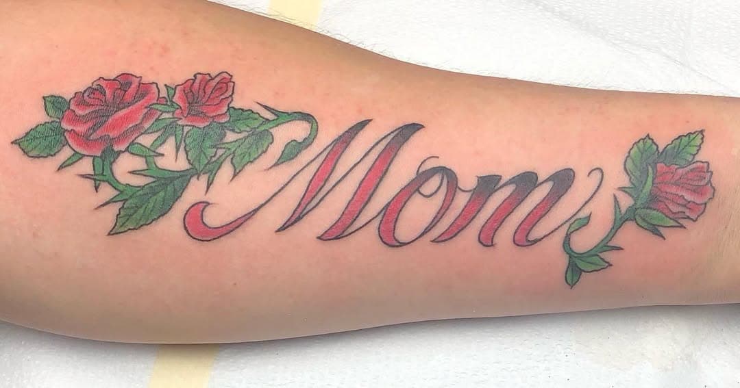 A fun little piece from yesterday. #hardlucktattoo #tattoo #mom #roses #rosetattoo #script #scripttattoo #instatattoo #mother #kidsdothedarnestthings