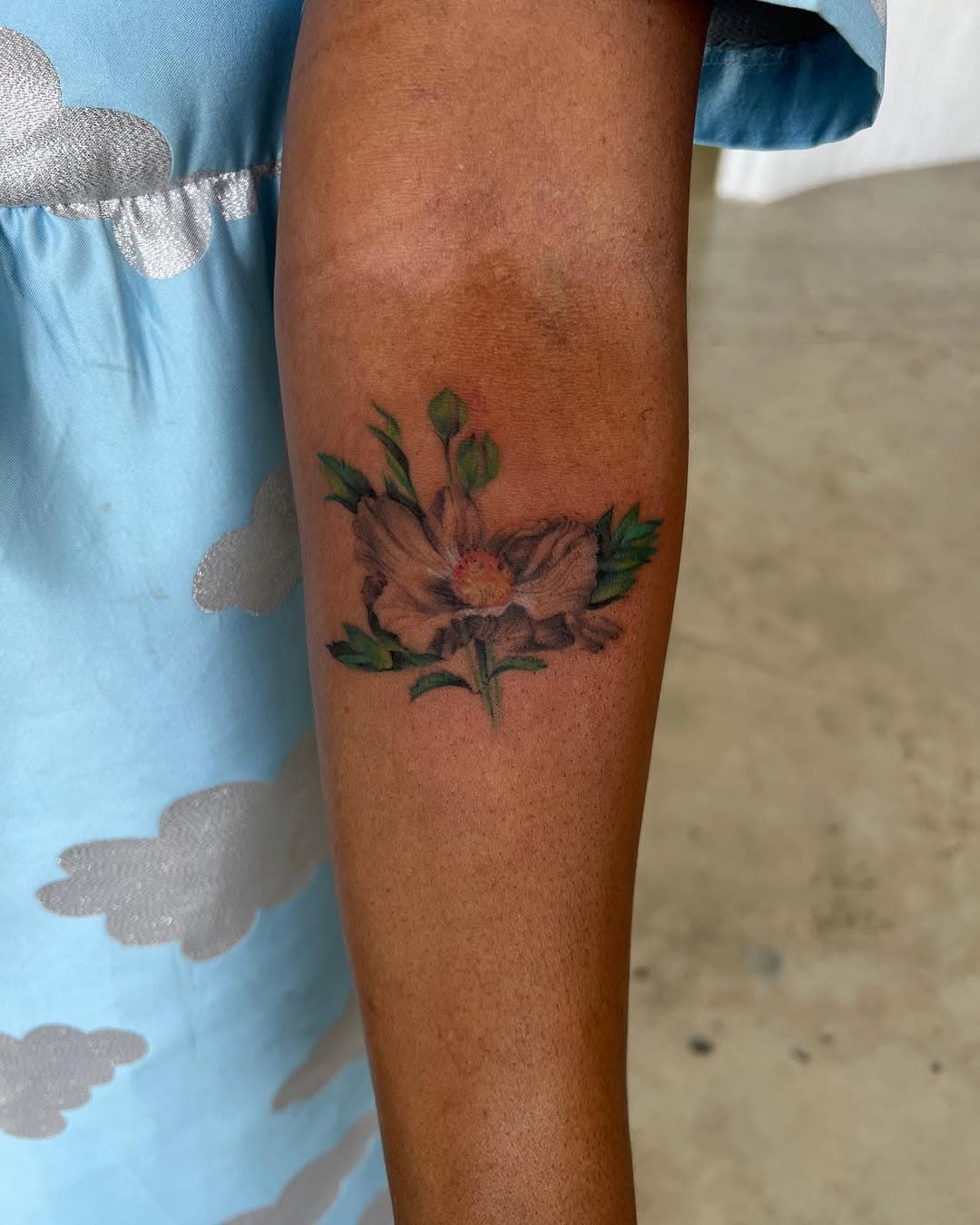 Miki started out with just one poppy for her first tattoo ➡️ but then went full bloom