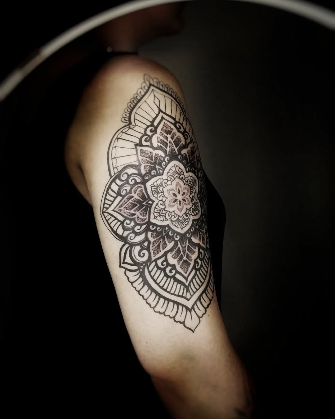 A lovely mandala for Maria now with extra dots in the centre!
Thx luv! 
🖤🖤🖤
#blackwork #dotwork #blackandgreytattoo #mandala #geometrictattoo #tashikotemple #gracias #gratitude