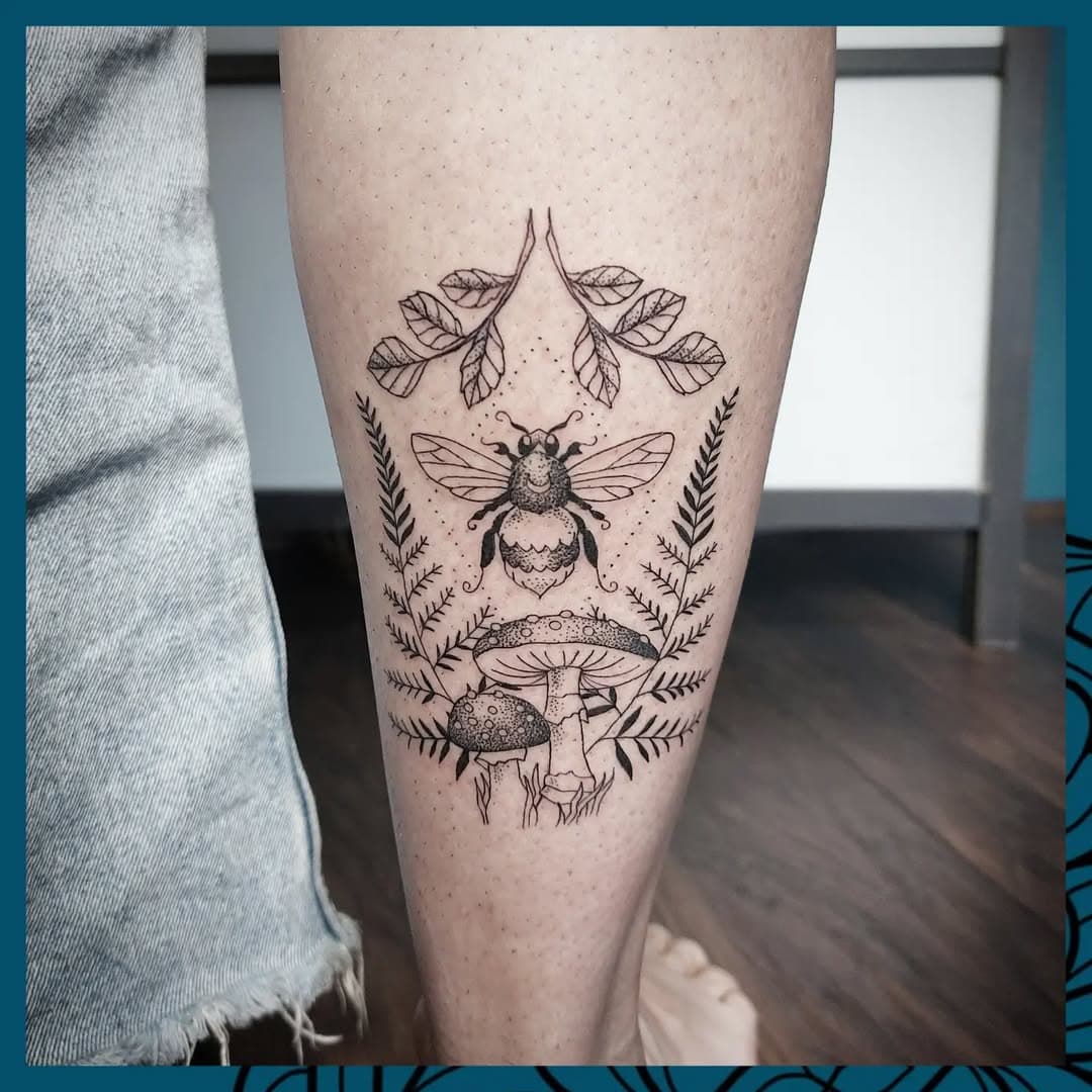 Fun nature piece for Lucy that I forgot to post 🐝 I have decided to do a couple of extra appointments this month if you'd like to jump the que- Message to enquire 💙
#naturetattoo #beetattoo #beehappy #blackworkerssubmission #blackwork #blackworkers_tattoo #dotworkers #dotworktattoo #dotworker