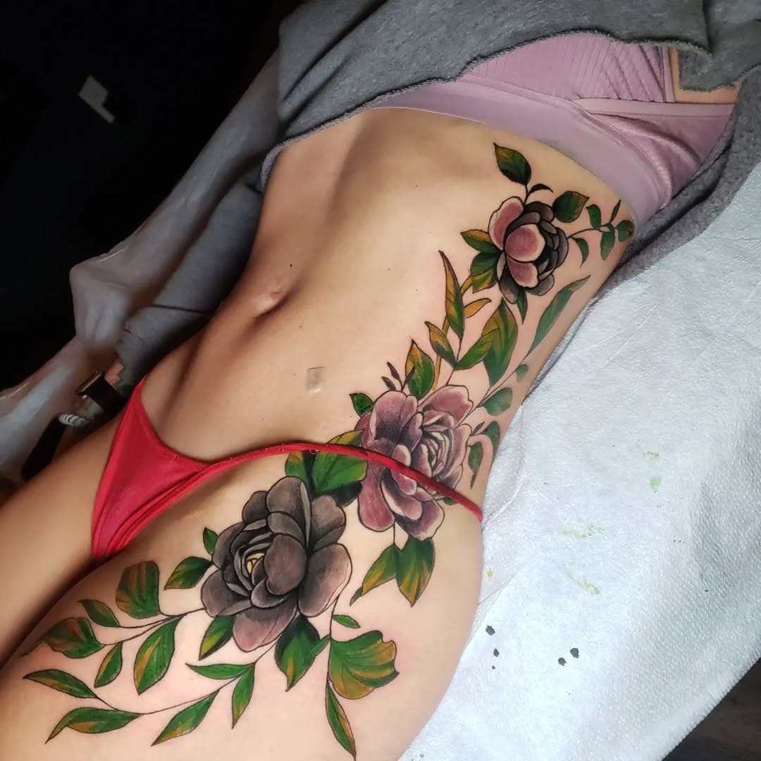 Huge floral piece we finished up today

#tattoo #tattoos #flowertattoo #hiptattoo #leavestattoo #ribtattoo #kwadron #blackmandalatattoo #pittsburghtattooartist