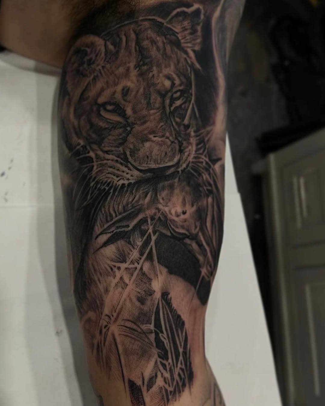Artist: @tattoolx 
Quotes, Appointments && Availability: Text the # on @tattoolx page 

#luxurytattoostudio #fontana #ie #portrait #bng #bnginksociety #animaltattoos #liontattoo #bngtattoo #ink #tatts #tattoo #thelux
