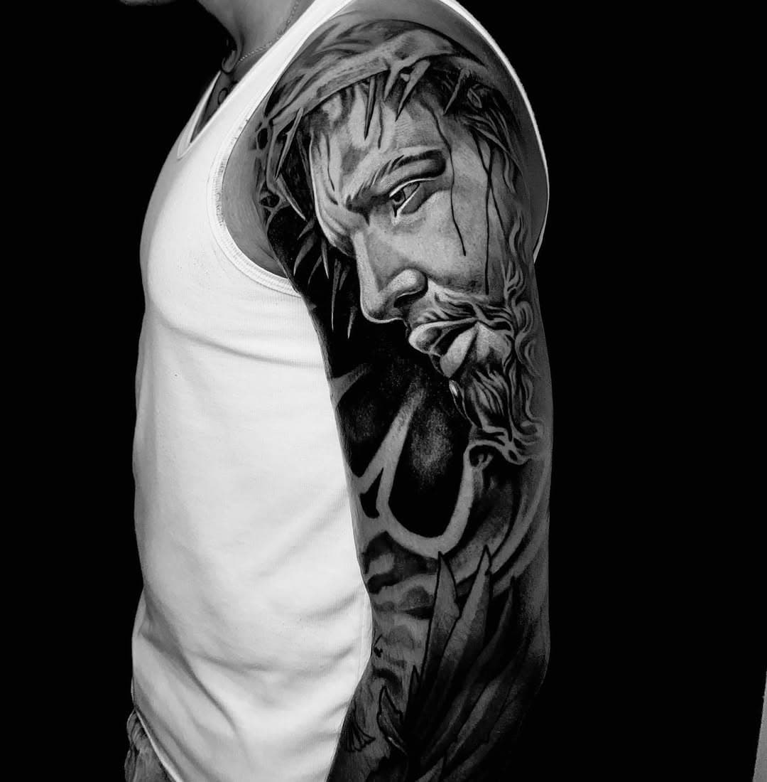 🇬🇧 Realism Black&Grey. To make an appointment DM me and we can prepare an original design together. 
🇪🇸 Realismo Negro y Gris. Para concertar una cita envíame un mensaje  y podemos preparar un diseño original juntos. 
Artist: @leandroreyestattoo 
#realismtattoo #jesustattoo #mallorcatattoo #santaponsatattoo #blackandgreytattoo